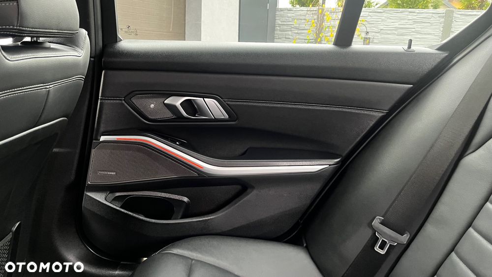 BMW Seria 3 330e PHEV sport - 11