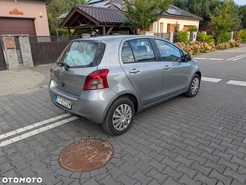 Toyota Yaris - 4