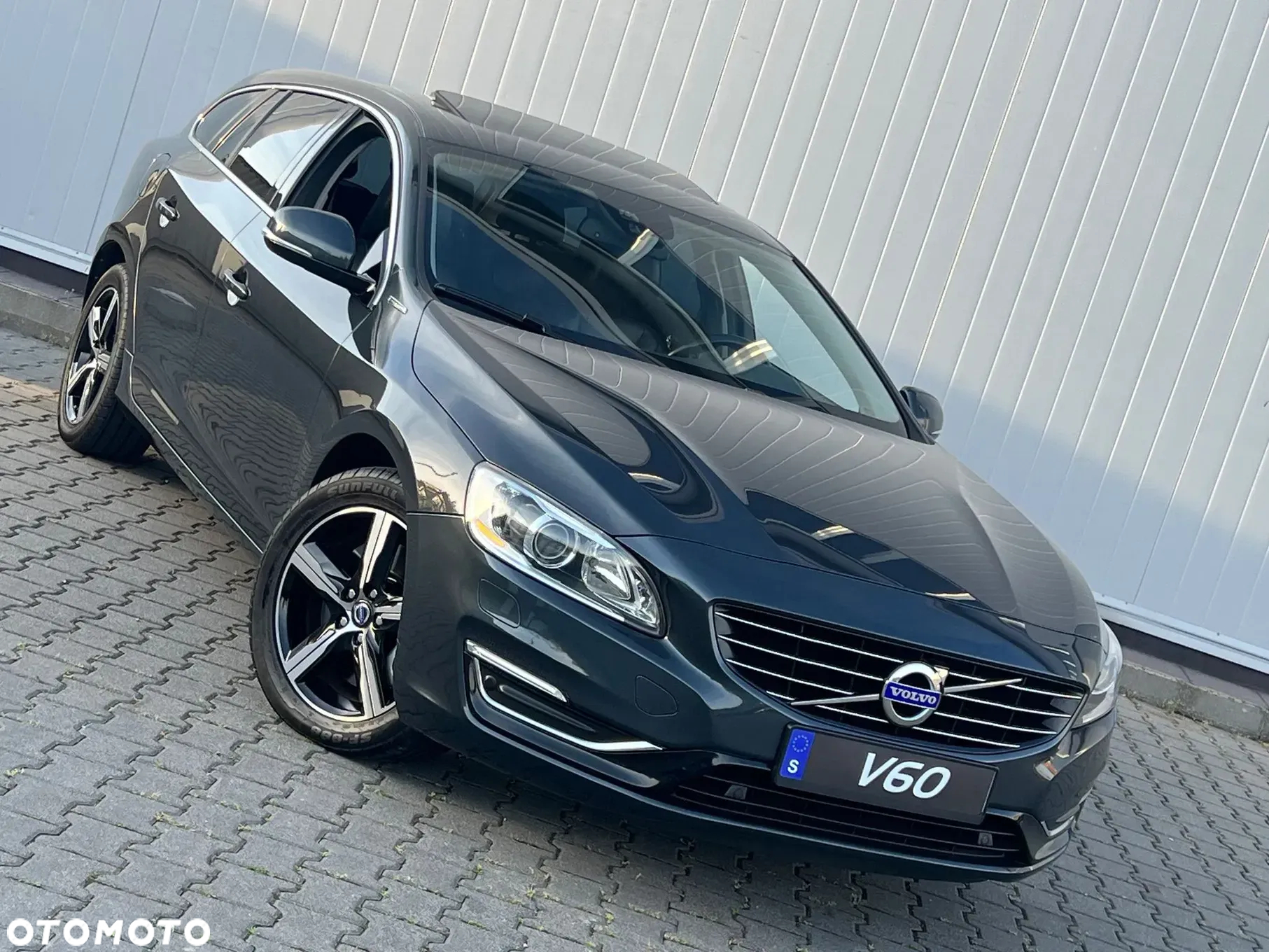 Volvo V60 D6 AWD Plug-in Hybrid Summum - 9