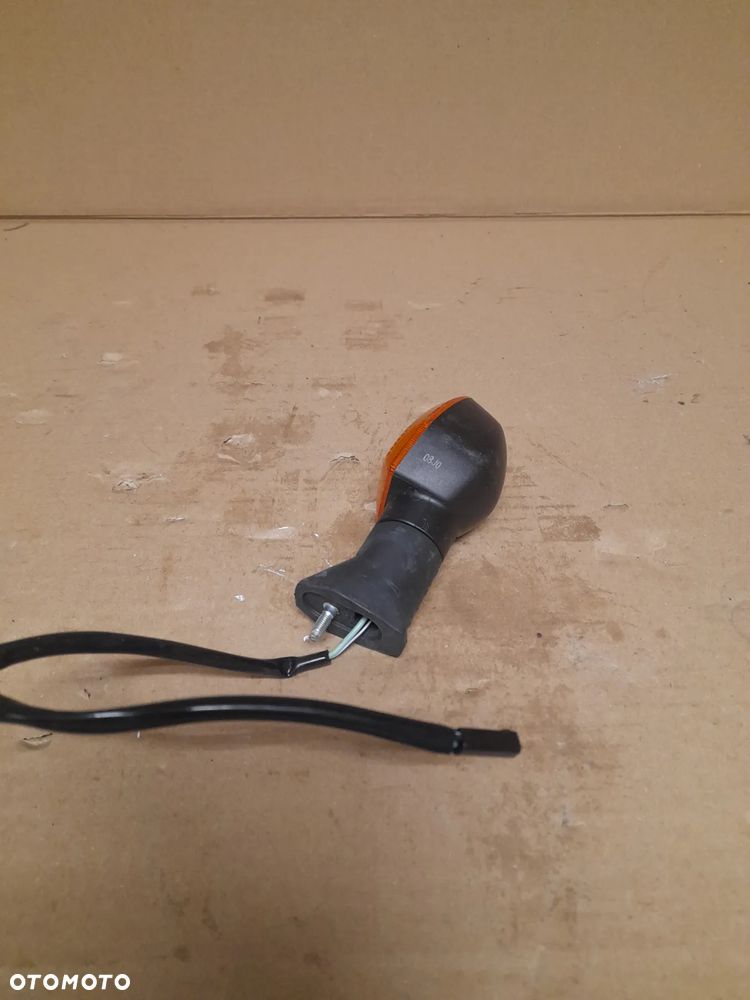 Suzuki GSR 750 Kierunkowskaz prawy tył - 4