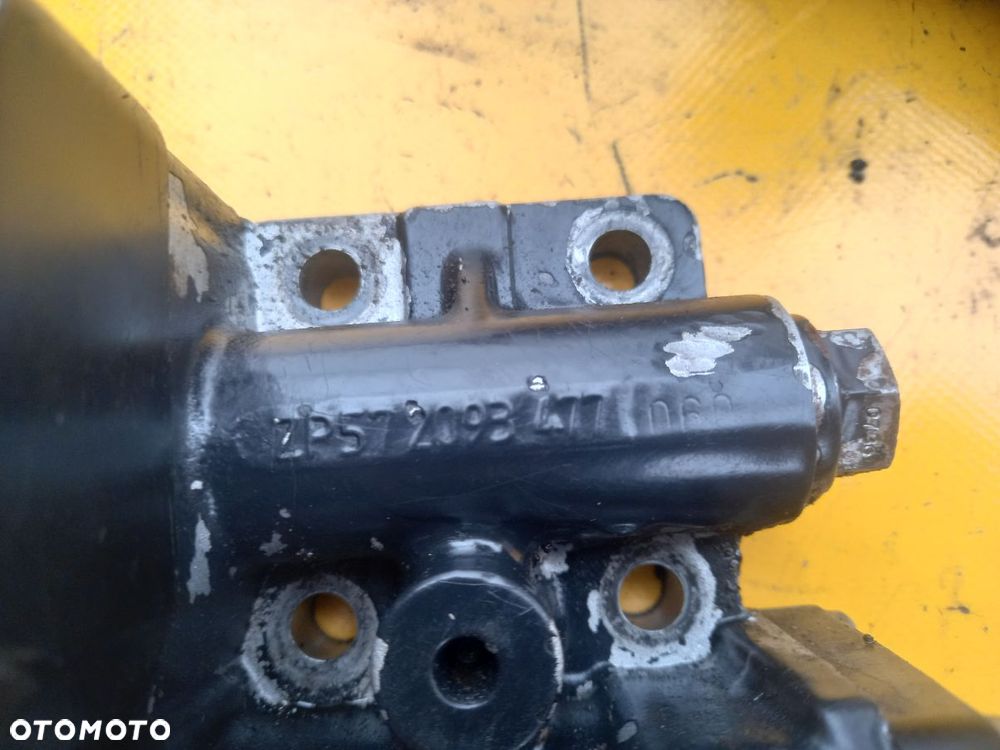 Blok zaworowy rewersu Deutz Fahr Agrotron 180.7 - 2
