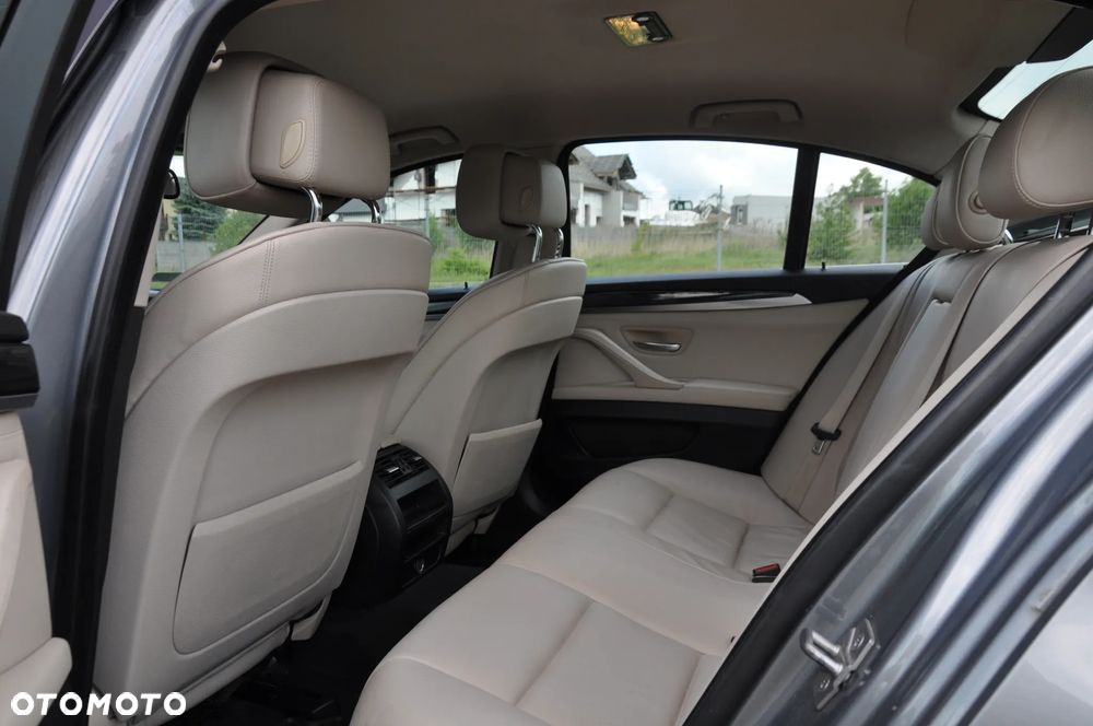 BMW Seria 5 520d Luxury Line - 29