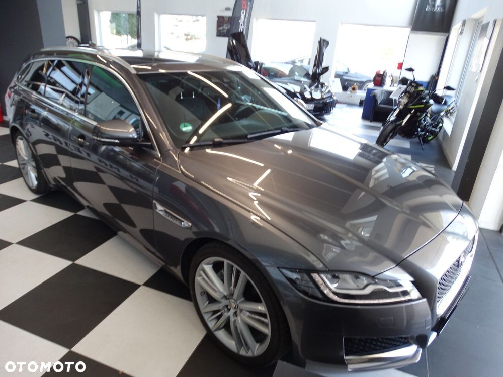 Jaguar XF - 11