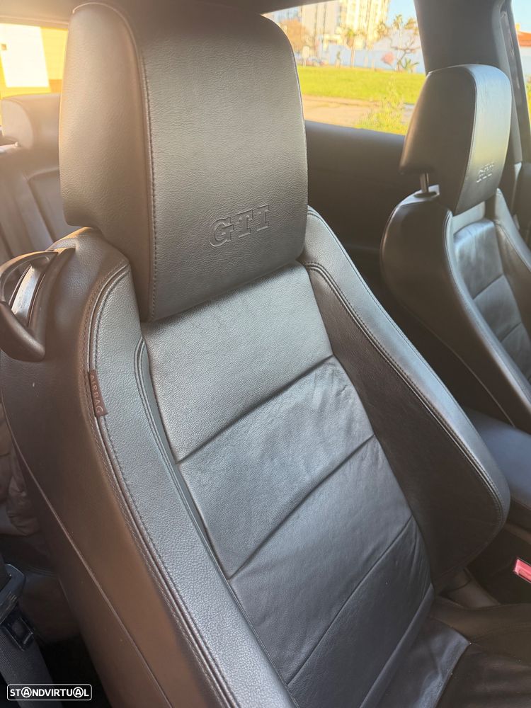 VW Golf 2.0 TSi GTI DSG - 8