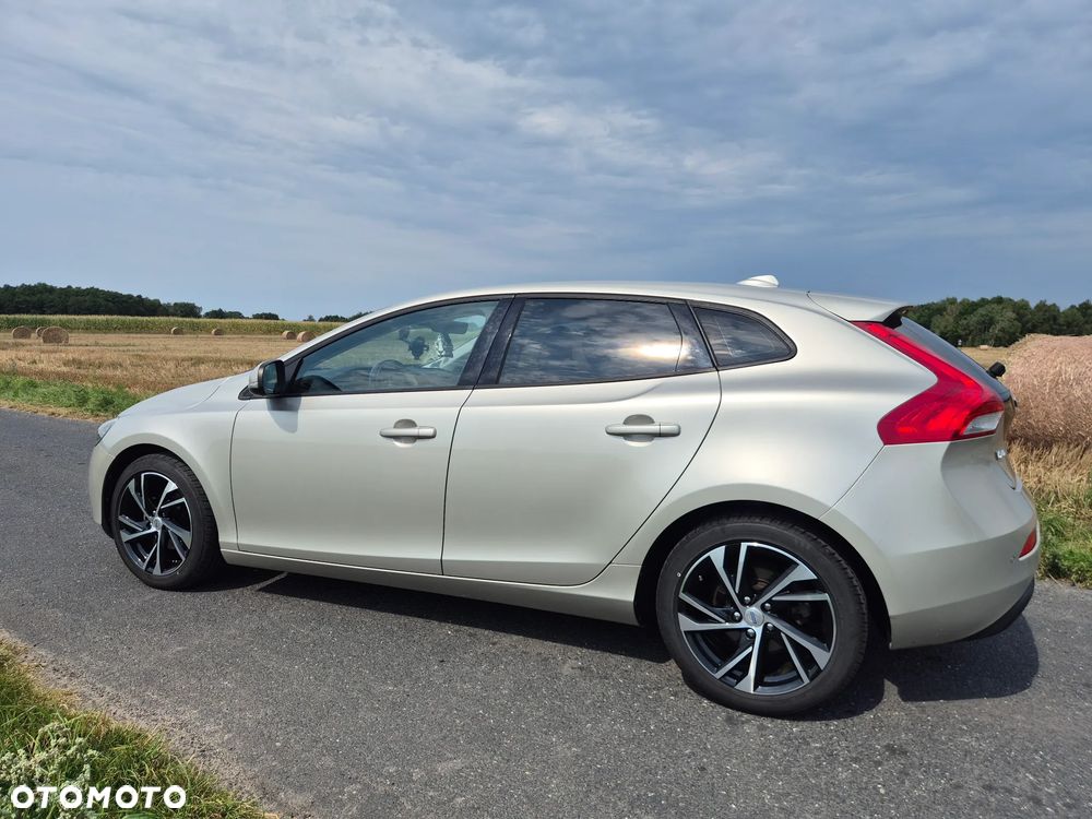 Volvo V40 D2 Drive-E R-Design Momentum - 4