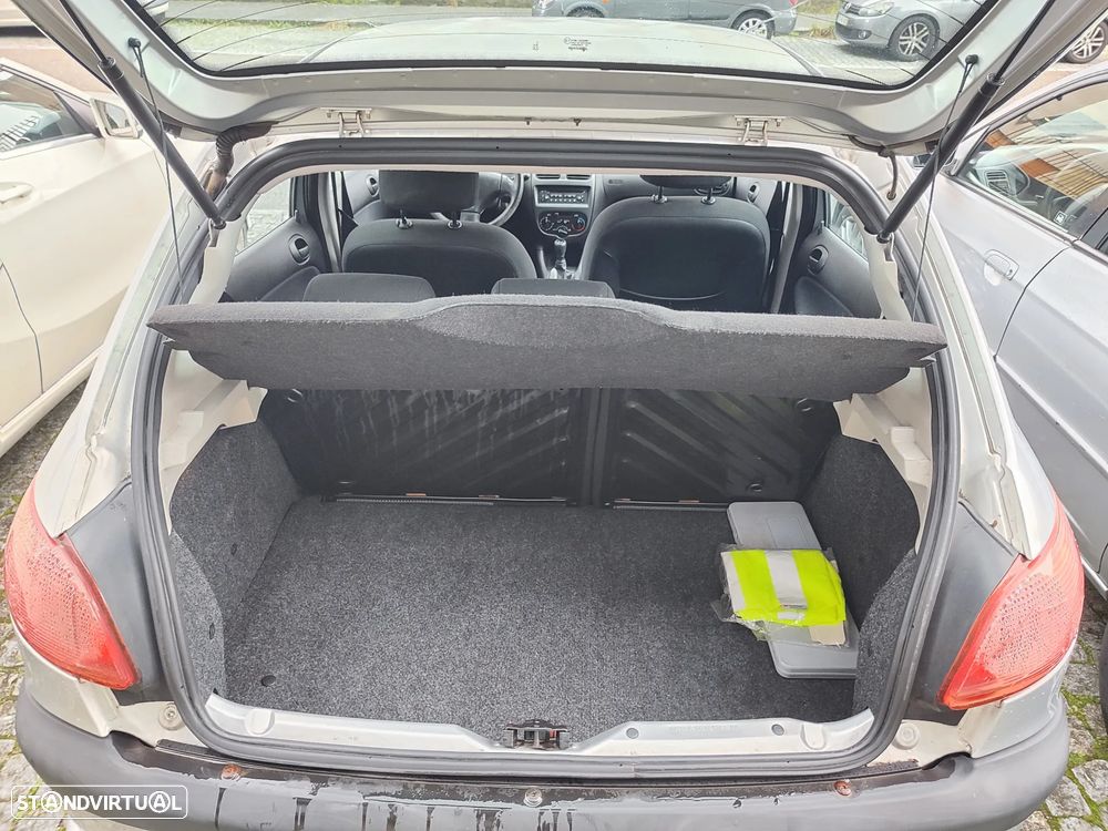 Peugeot 206 1.1 Color Line - 11