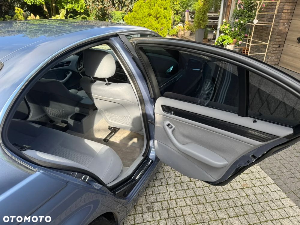 BMW Seria 3 330i - 24
