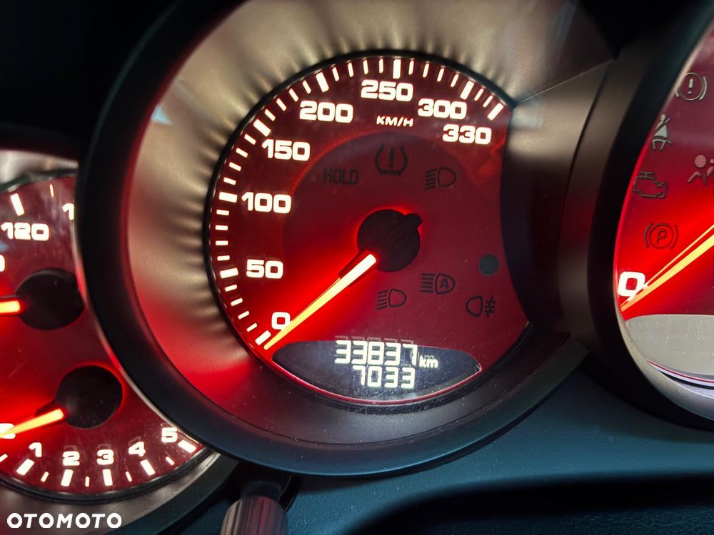 Porsche 911 Carrera GTS PDK - 36