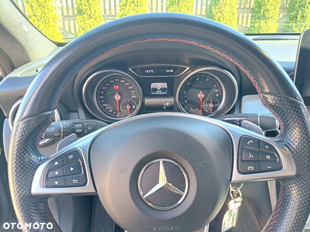 Mercedes-Benz CLA 200 7G-DCT AMG Line - 20