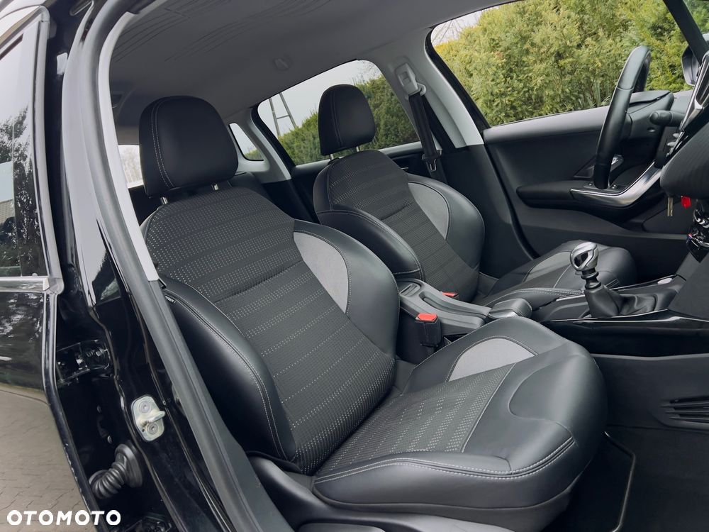 Peugeot 2008 1.6 BlueHDi Allure S&S - 21