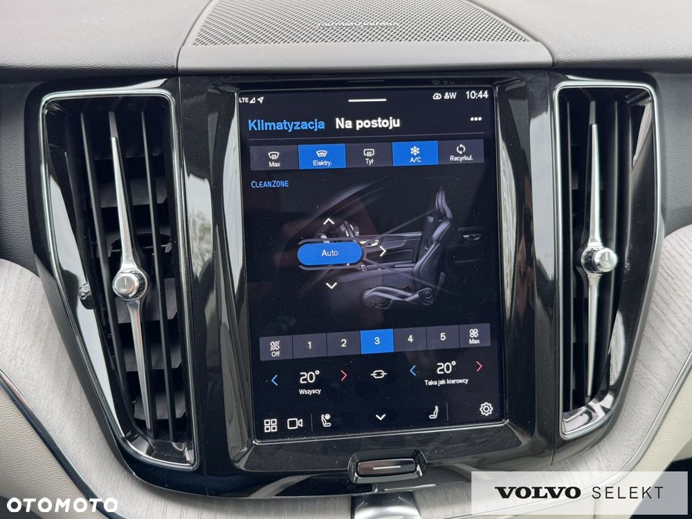 Volvo XC 60 T6 Plug-In Hybrid AWD Plus Dark - 25