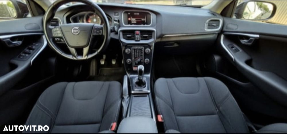 Volvo V40 D2 Momentum - 5