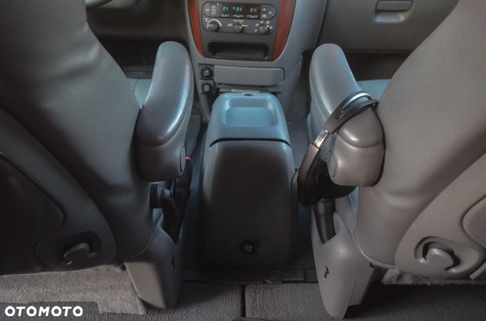Chrysler Grand Voyager 3.3L LX - 28