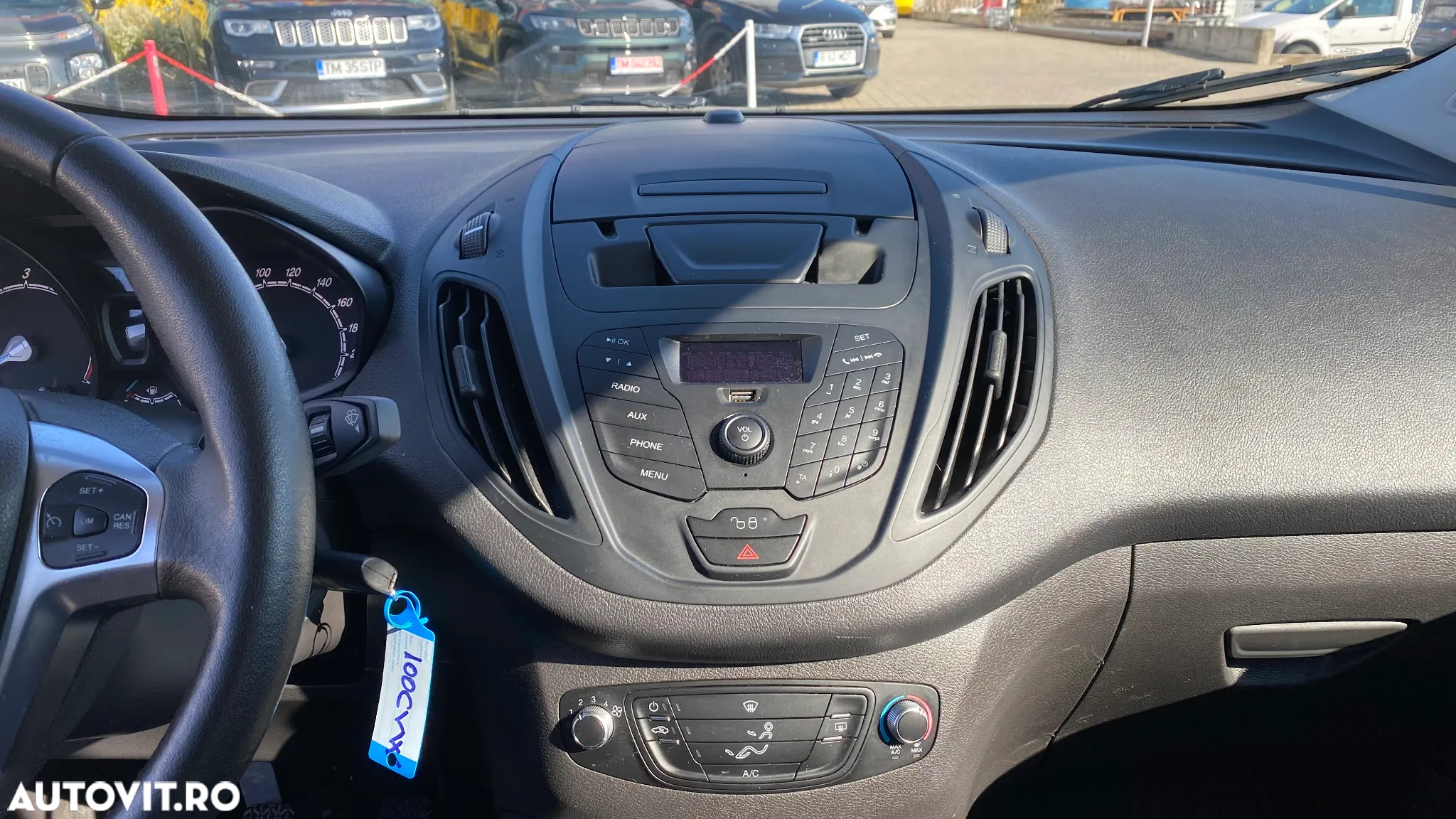 Ford Tourneo Courier - 12