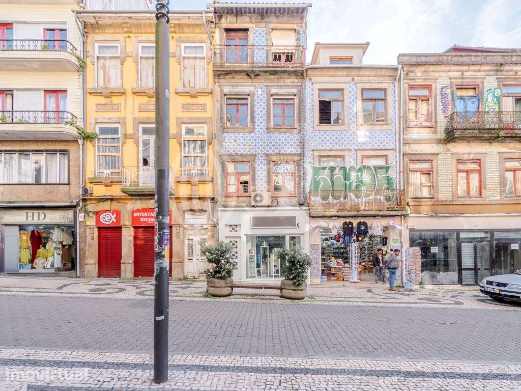 Prédio para reabilitação, na baixa do Porto - Grande imagem: 2/24