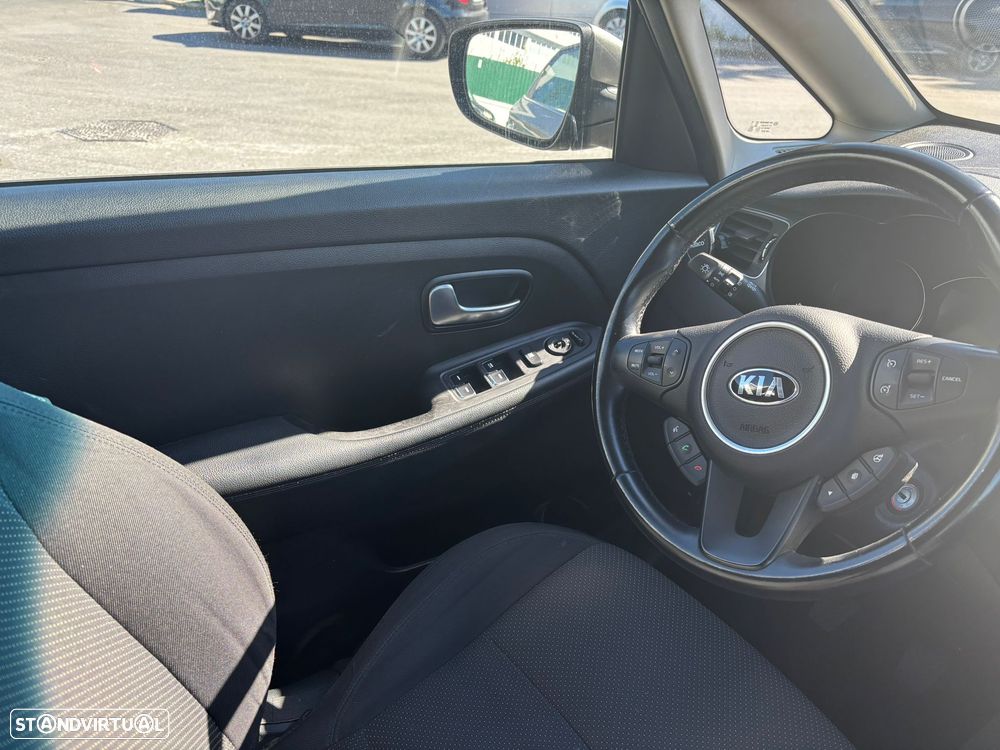 Kia Carens 1.7 CRDi ISG TX - 17