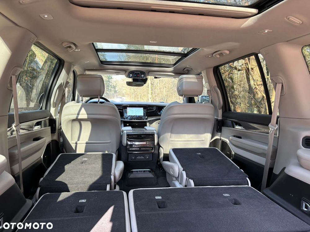 Jeep Wagoneer - 20