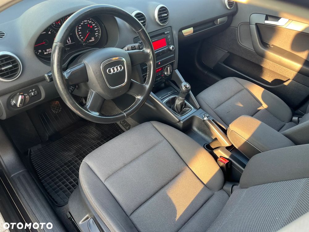Audi A3 Sportback 1.6 TDI DPF Ambiente - 13