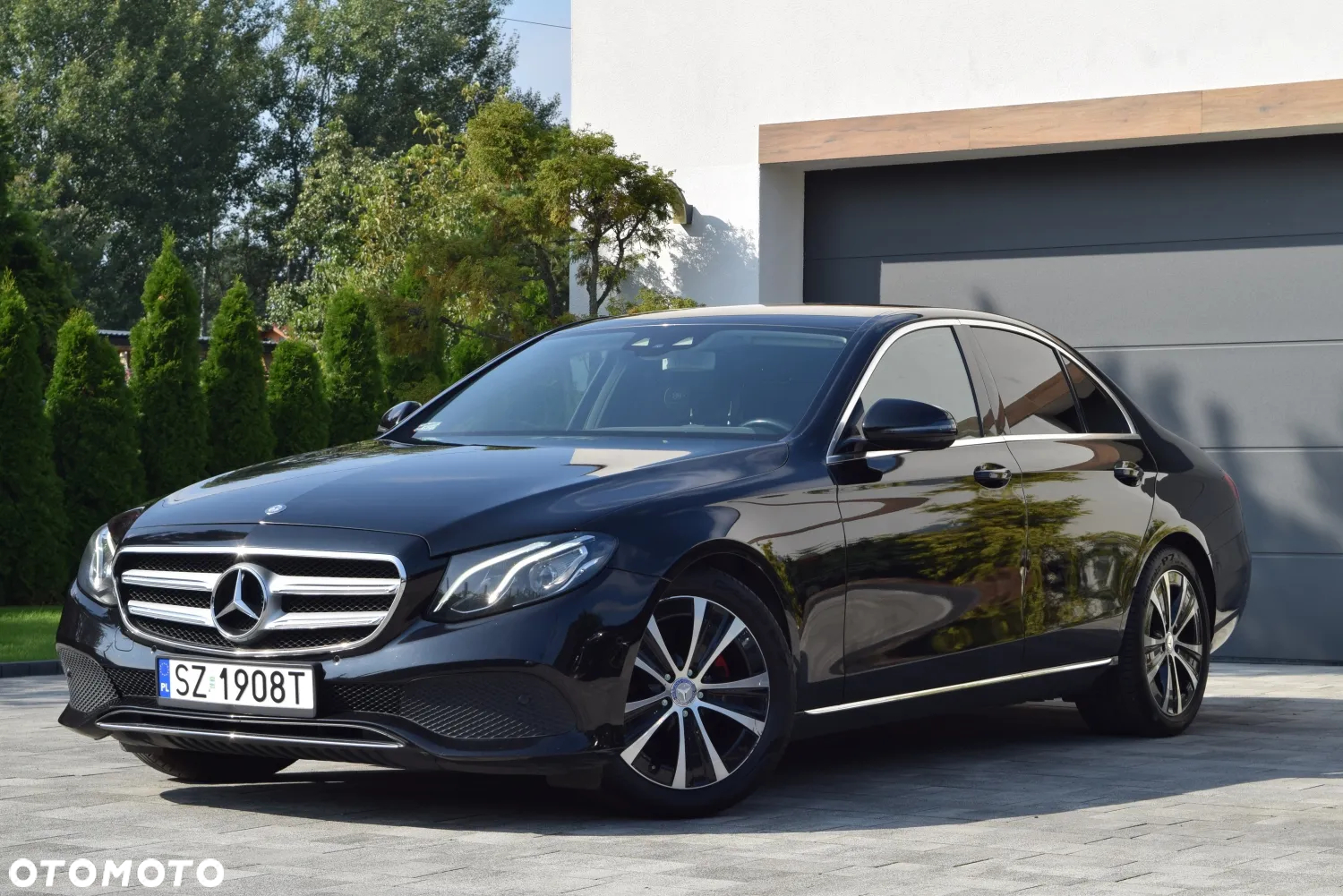 Mercedes-Benz Klasa E 220 d Business Edition 9G-TRONIC - 12