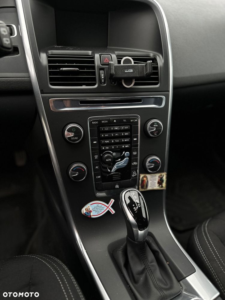 Volvo XC 60 D4 AWD Momentum - 9