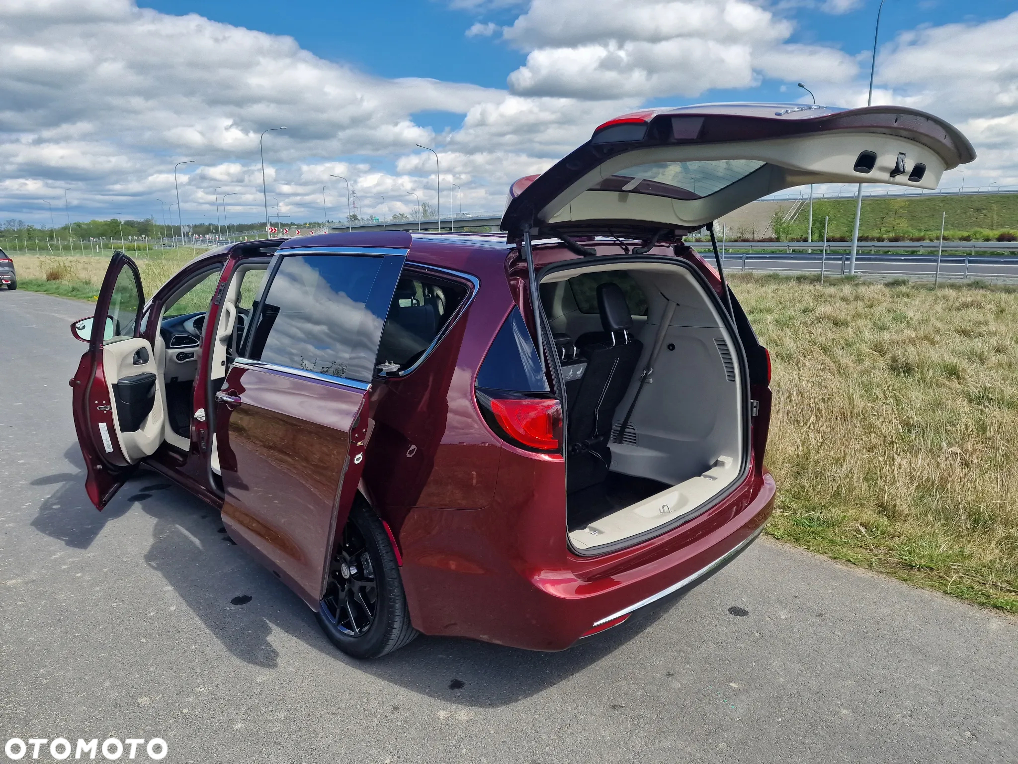Chrysler Pacifica - 35