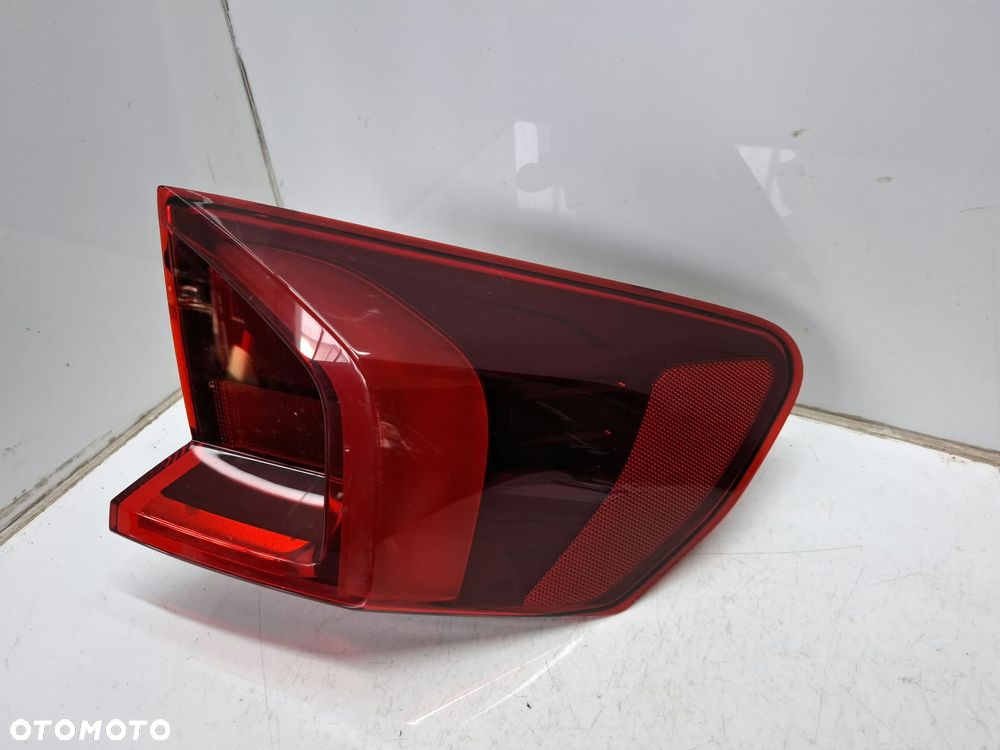LAMPA PRAWA TYLNA TYŁ BMW X1 U11 W BŁOTNIK IDEALNA - 6