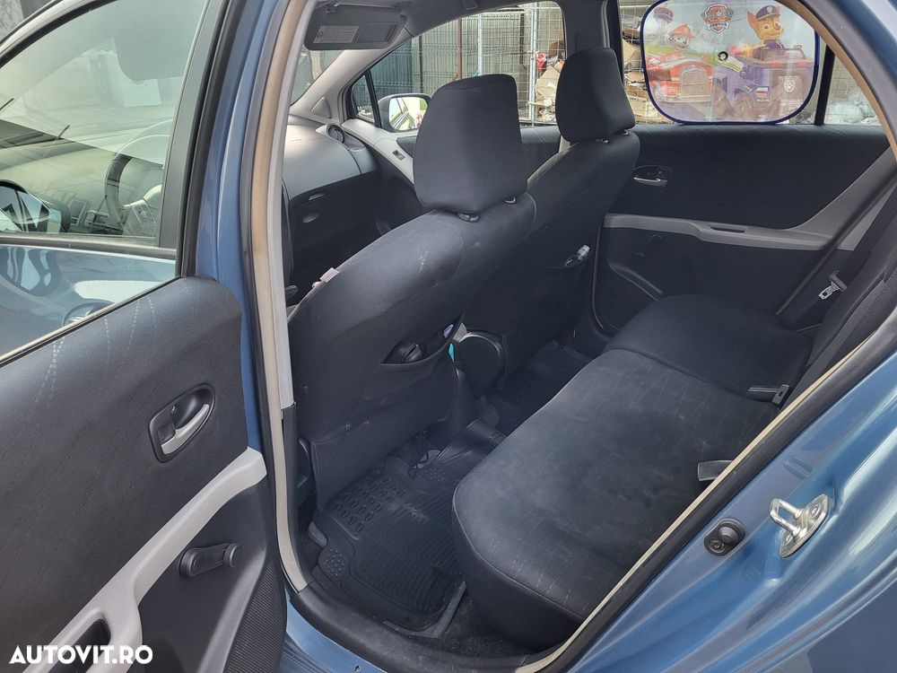 Toyota Yaris 1.3 Aut Luna - 5