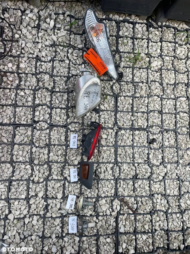 PEUGEOT REFLEKTORY HALOGEN KIERUEK LEWE PRAWE - 18