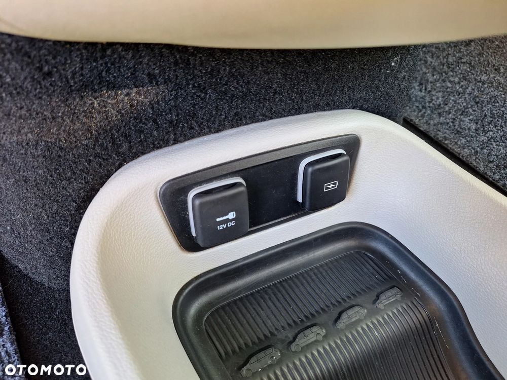 Chrysler Pacifica - 32