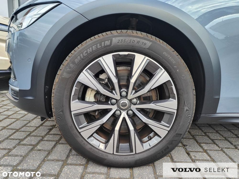 Volvo V90 Cross Country - 11