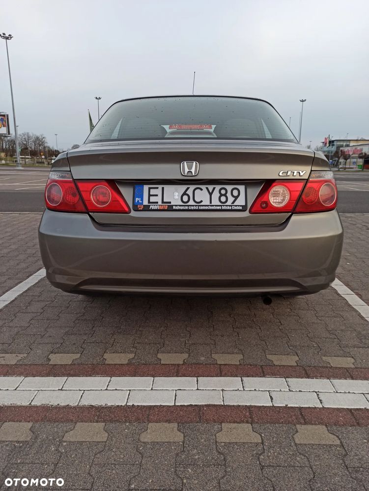 Honda City 1.4 Comfort - 14