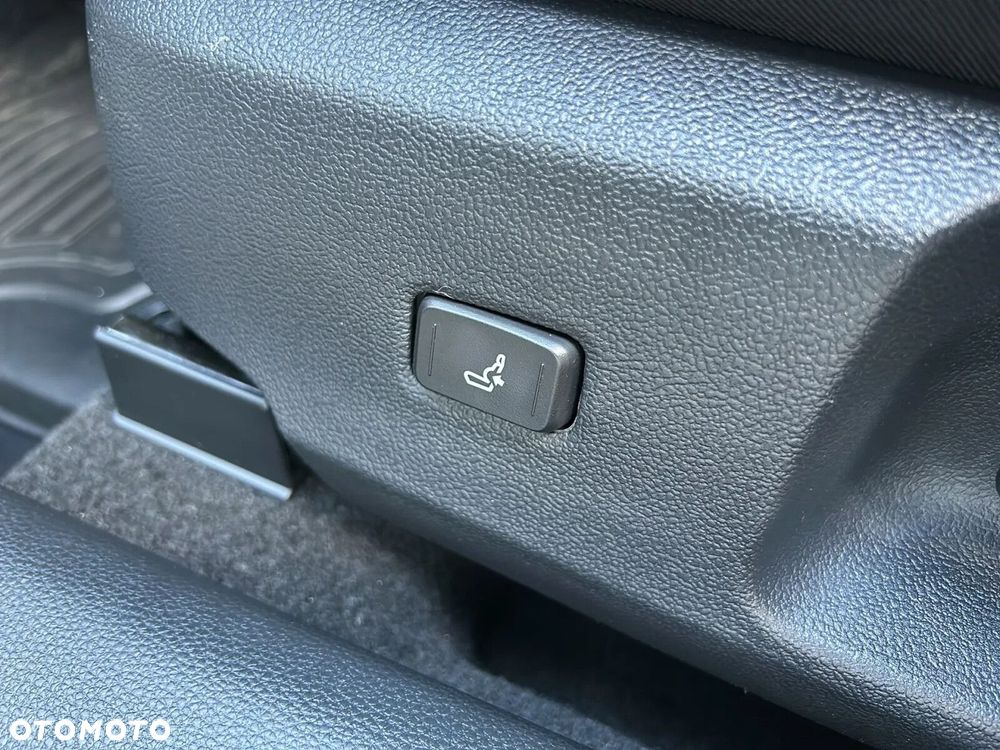 Toyota Corolla 2.0 Hybrid GR Sport - 38