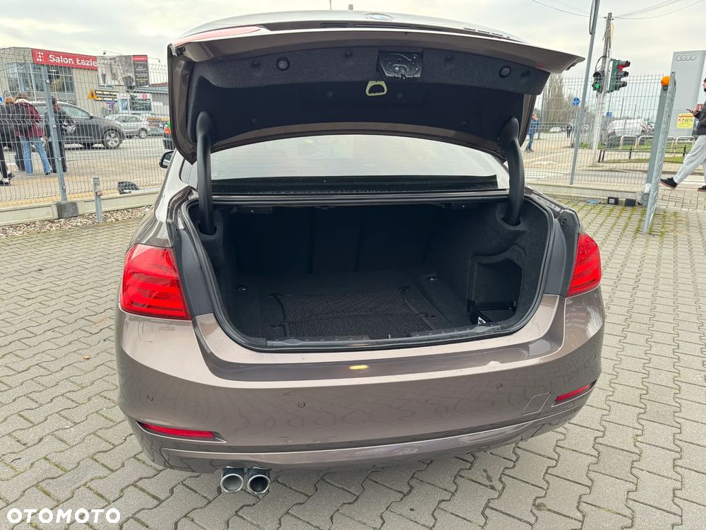 BMW Seria 3 328i Sport-Aut Luxury Line - 9