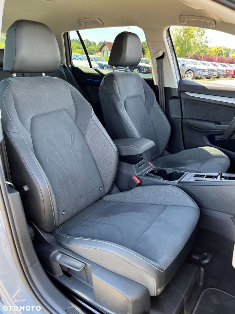 Volkswagen Golf - 8