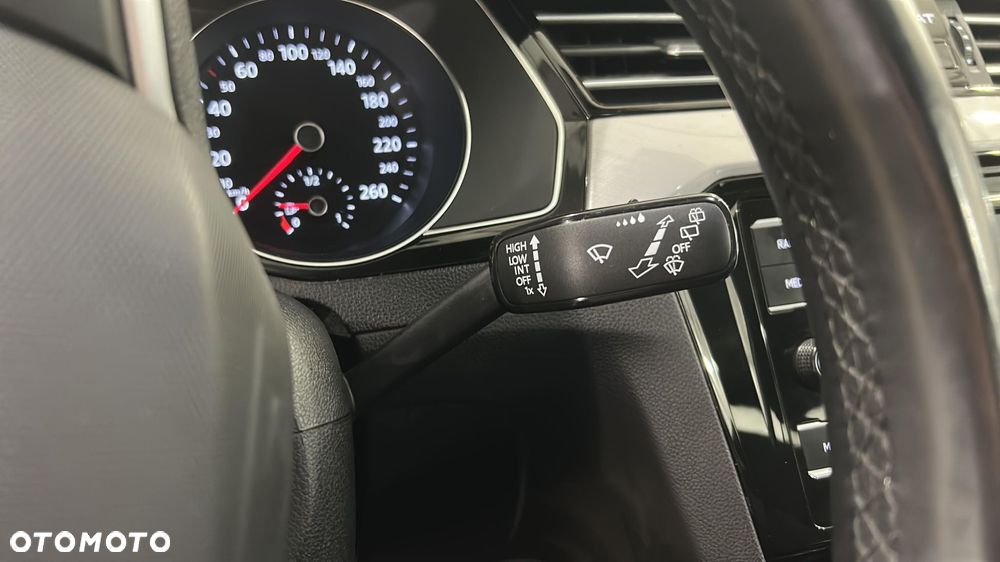 Volkswagen Passat - 25