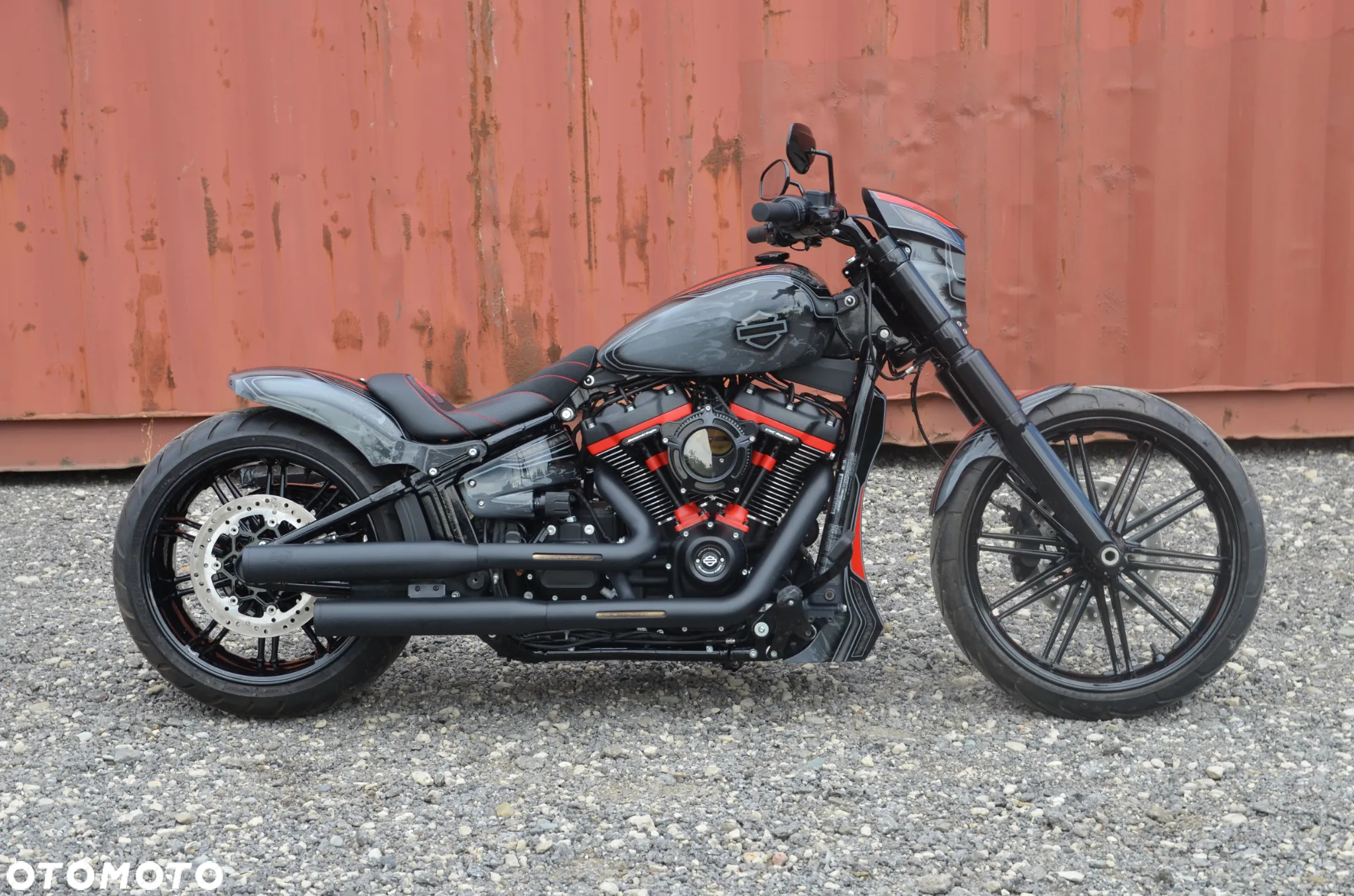 Harley-Davidson Softail Breakout - 3
