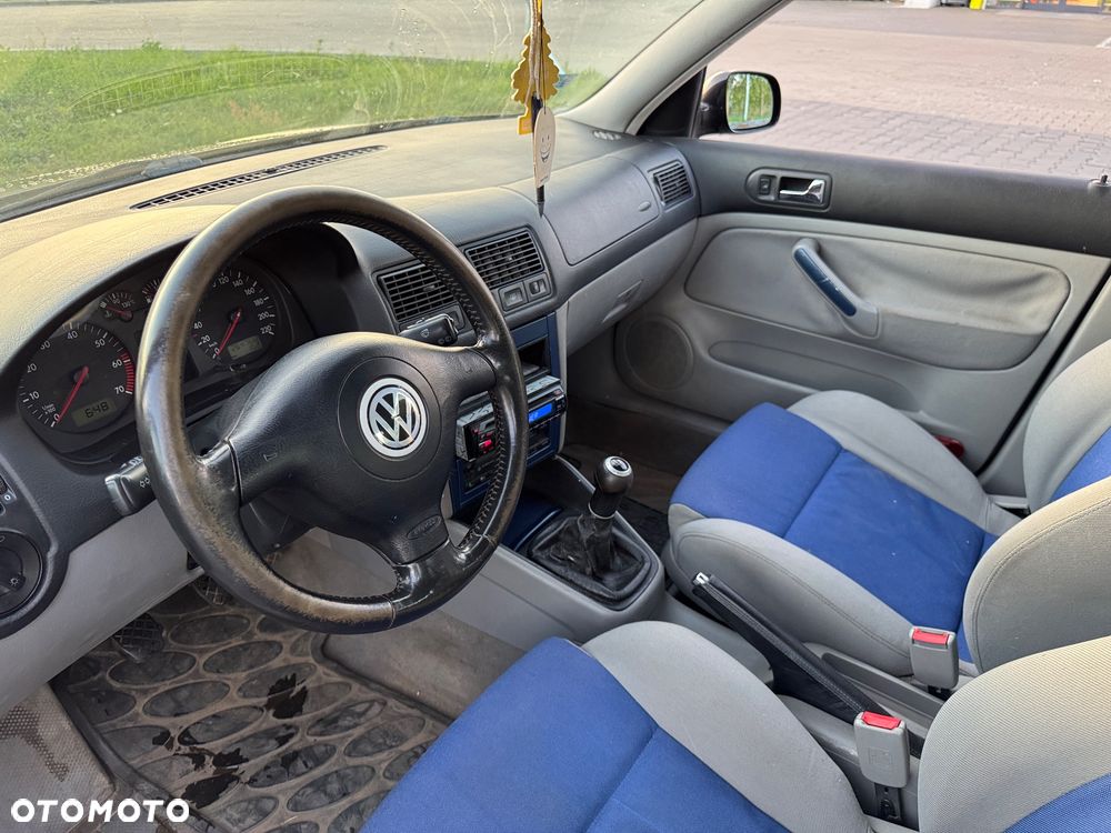 Volkswagen Golf - 6
