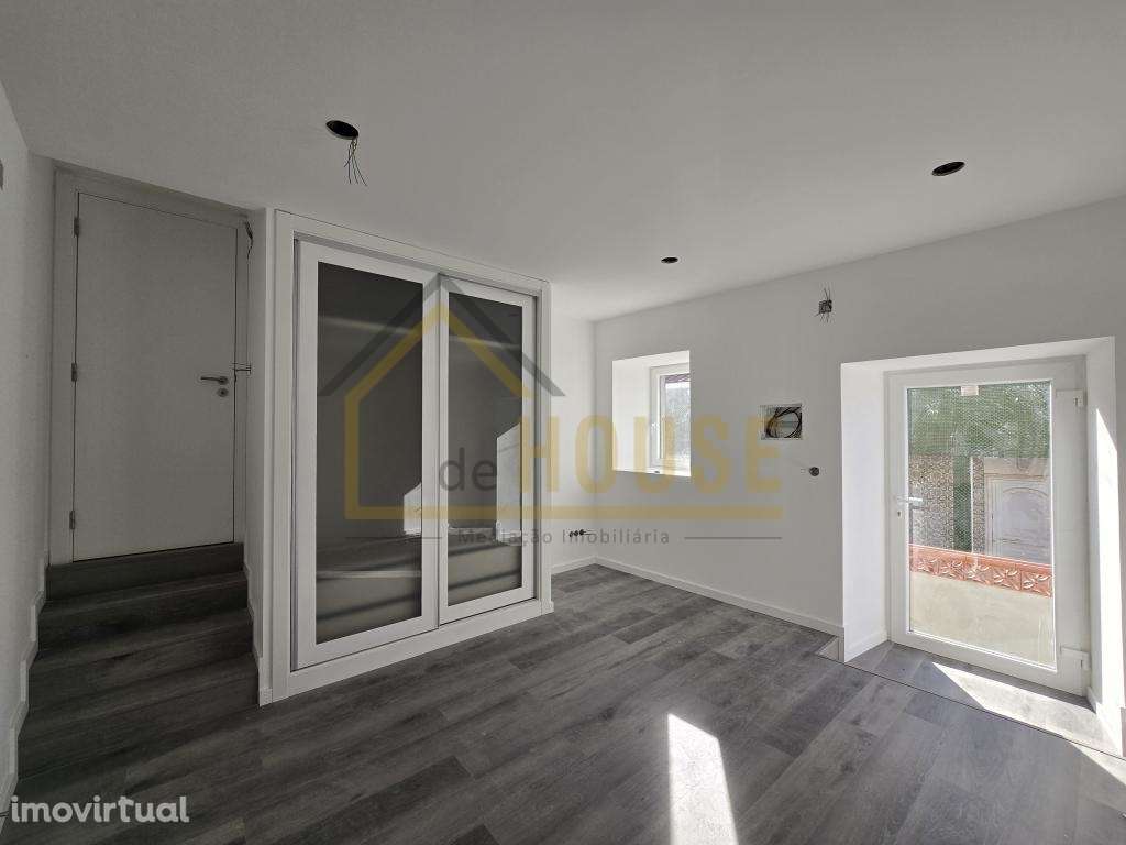 Moradia T3, com espaço exterior perto da Praia - Grande imagem: 2/15