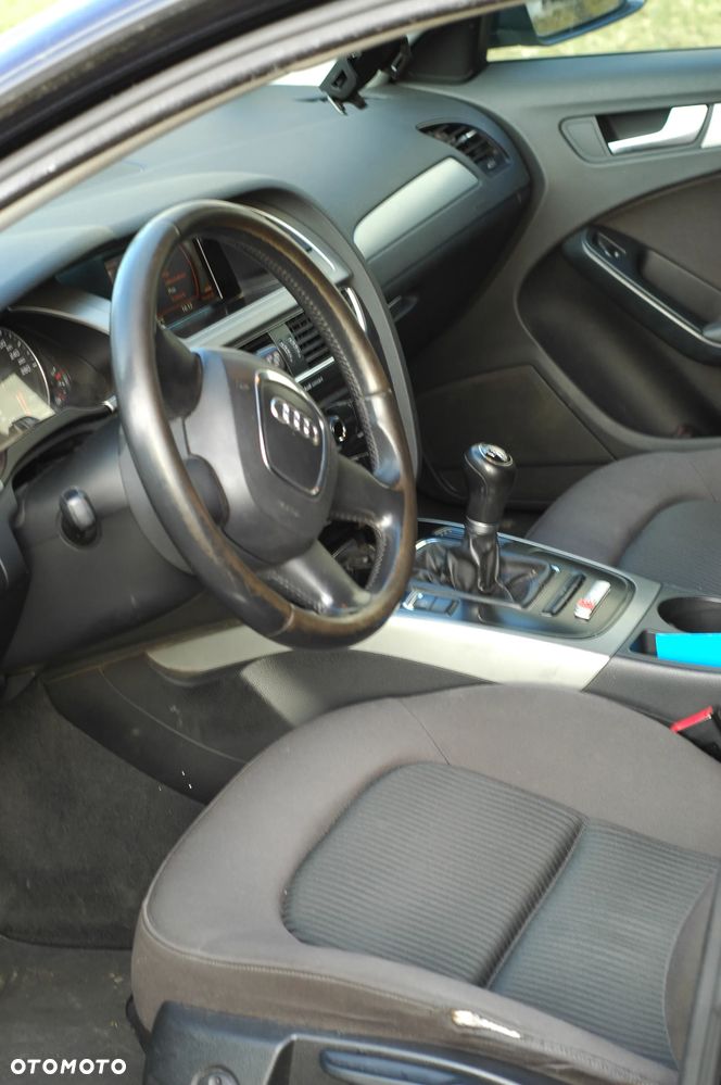Audi A4 Avant 2.0 TDI DPF Ambiente - 9