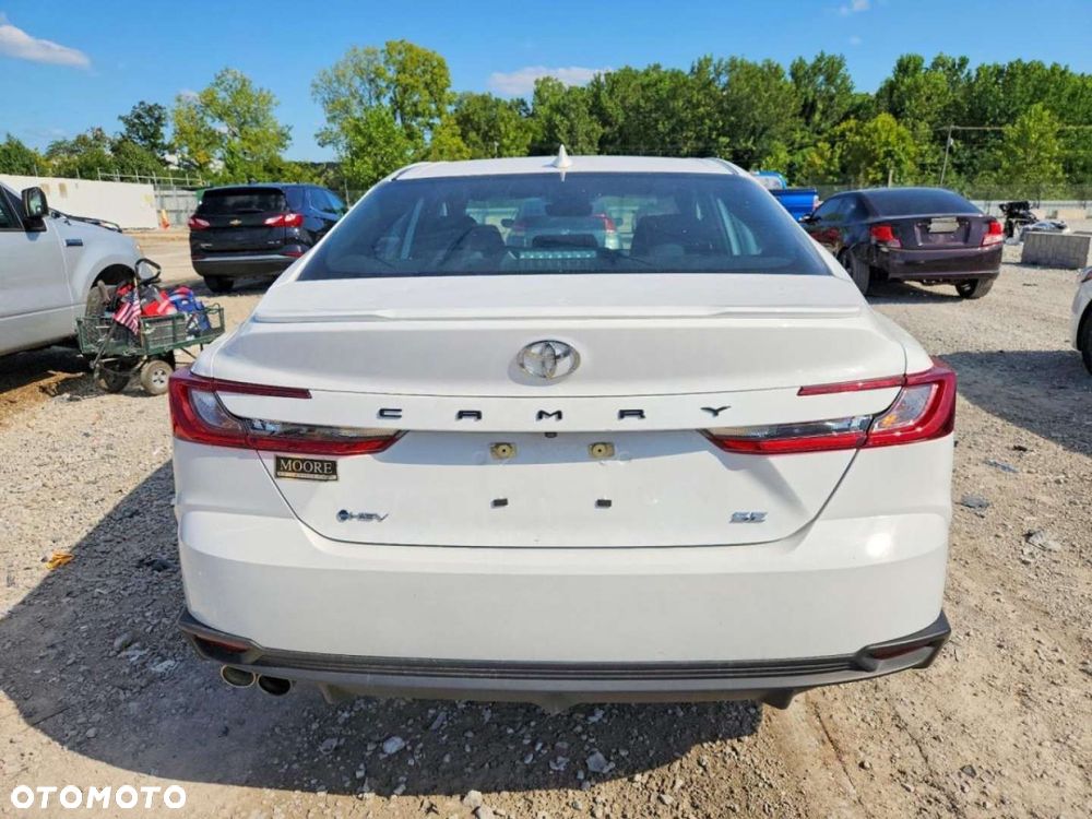 Toyota Camry - 6
