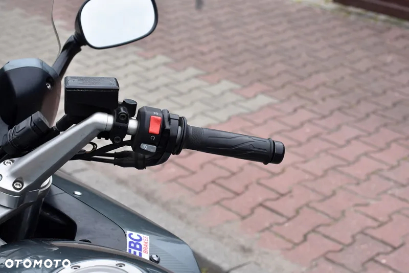 Yamaha FJR - 28