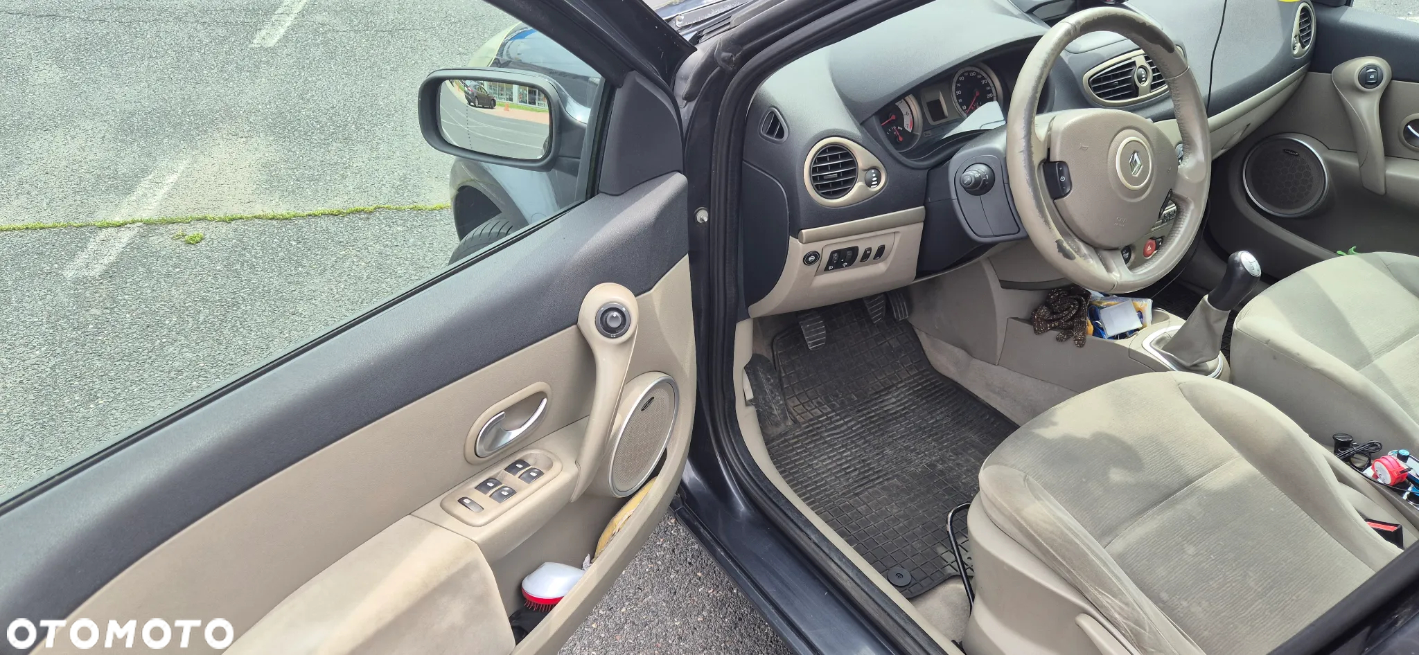 Renault Clio - 30