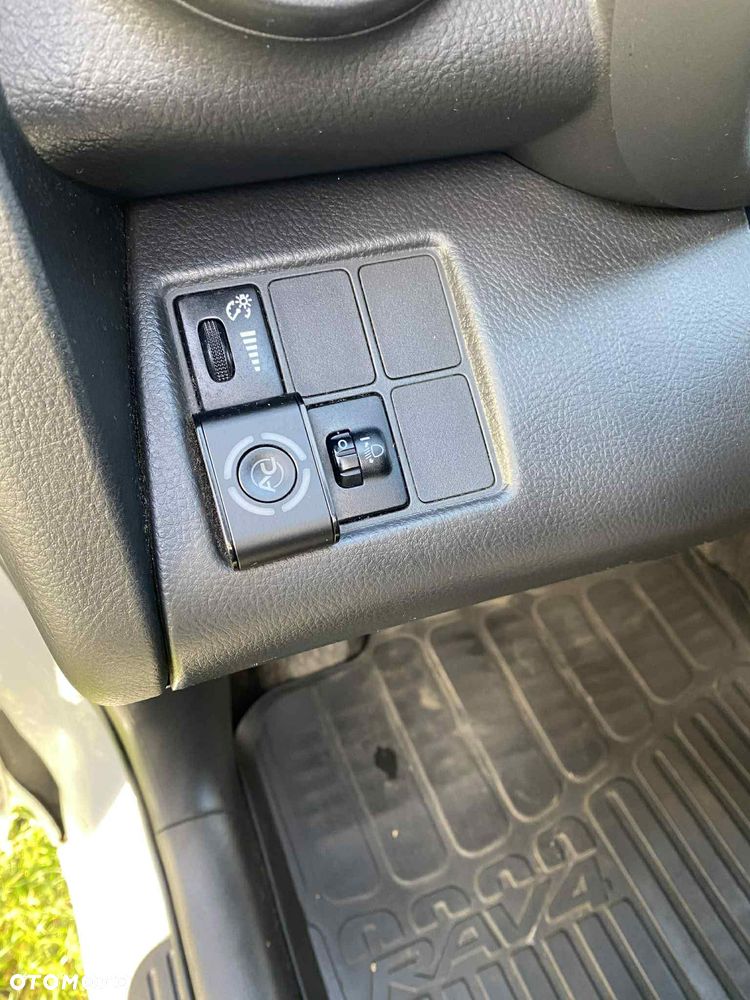 Toyota RAV4 - 6