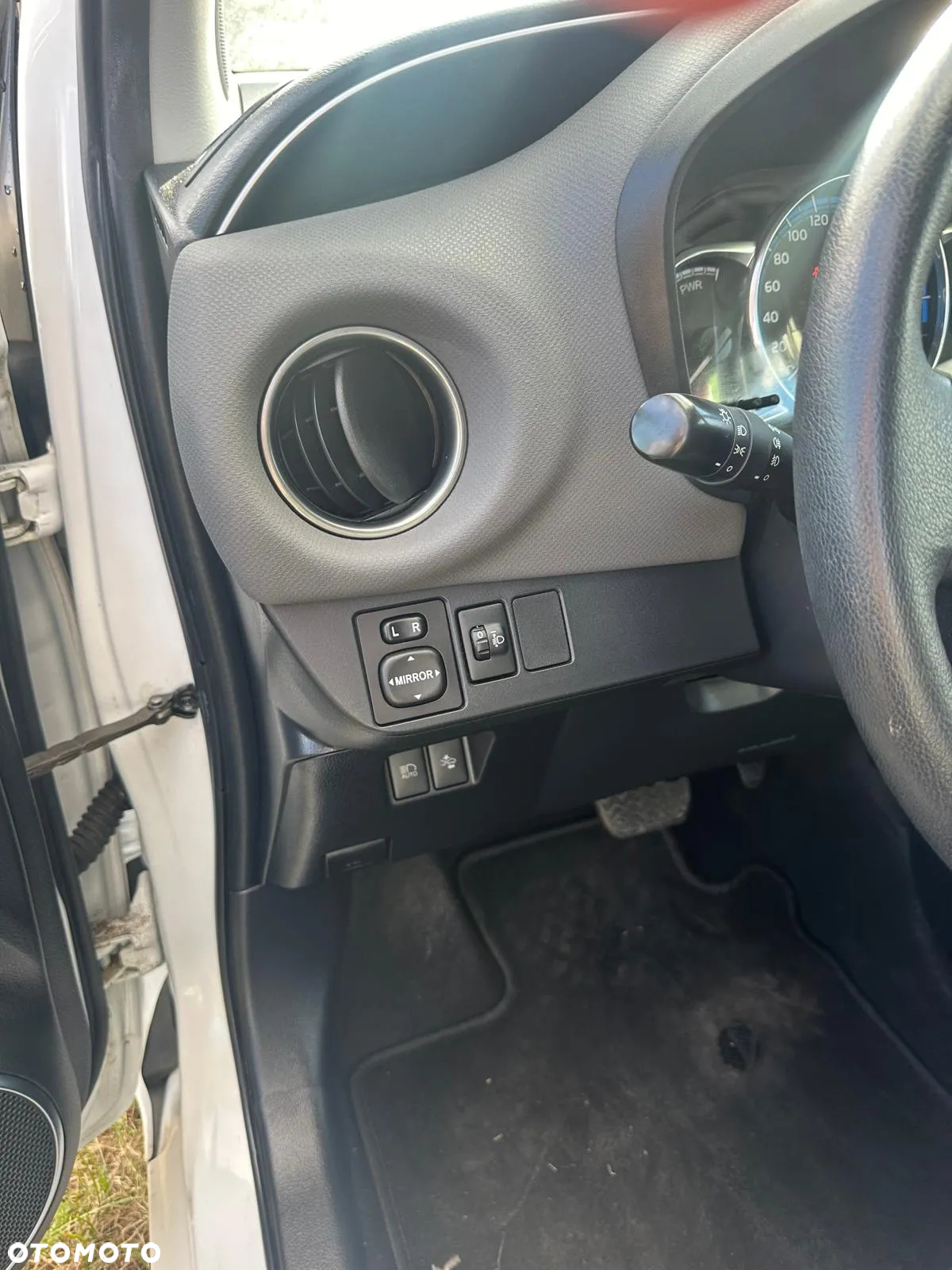 Toyota Yaris - 10