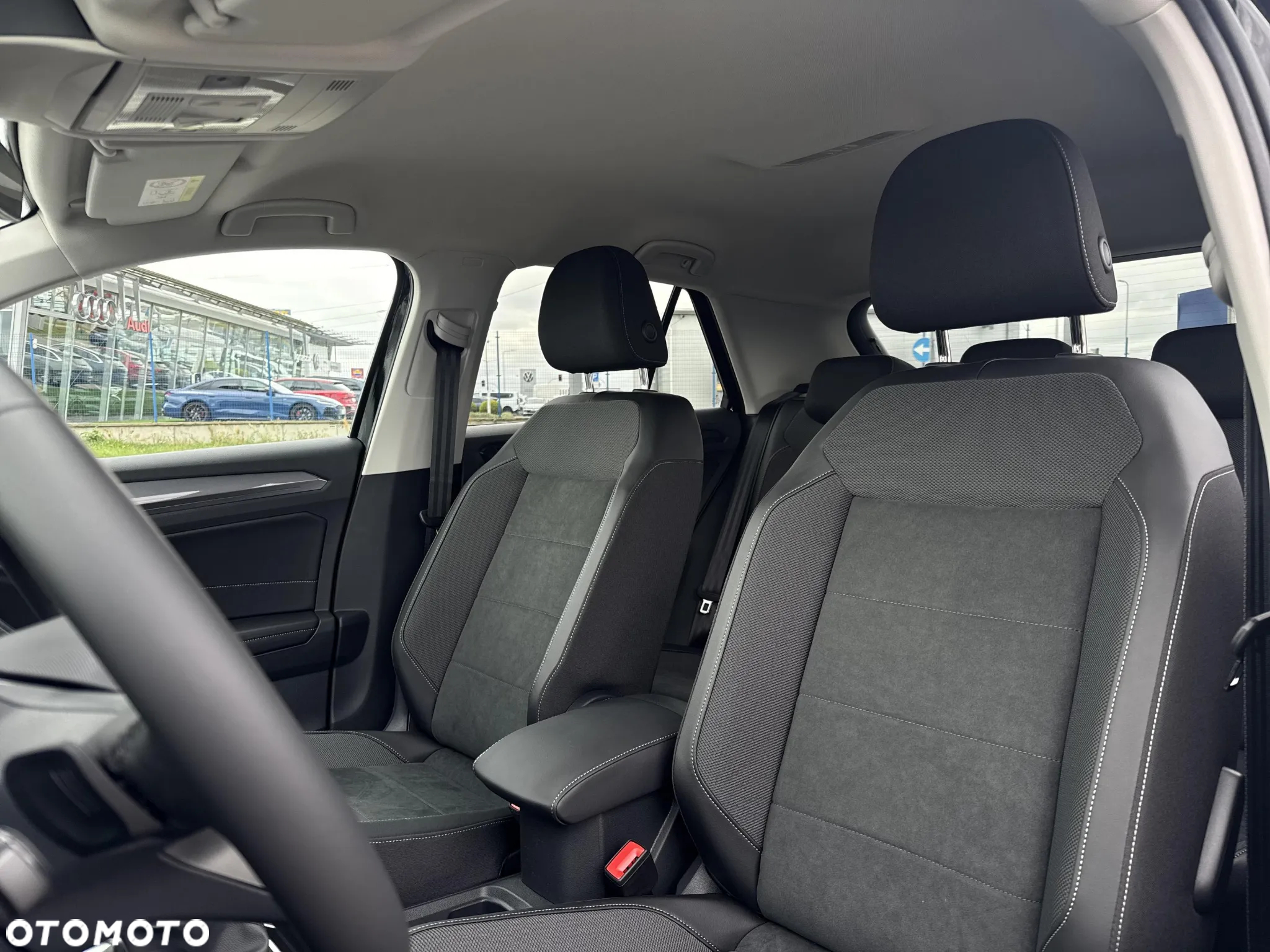 Volkswagen T-Roc - 12