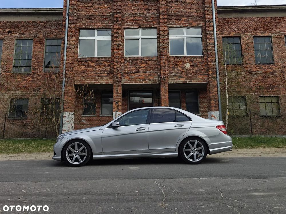 Mercedes-Benz Klasa C 300 Avantgarde 4-Matic - 2