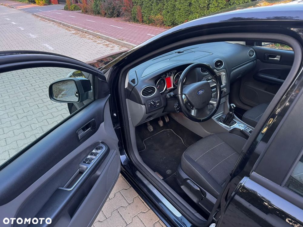 Ford Focus 1.8 FF Ghia - 20