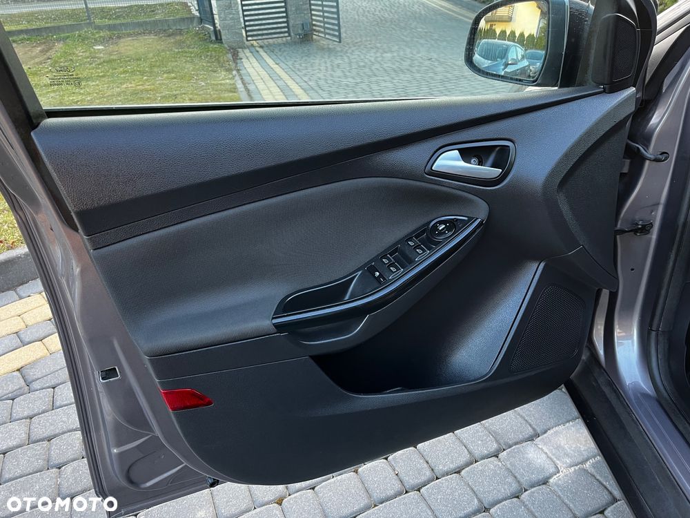 Ford Focus 1.6 TDCi DPF Titanium - 9