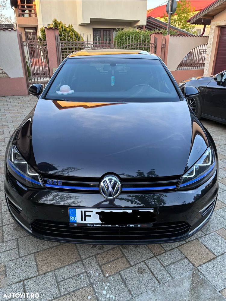 Volkswagen Golf - 1