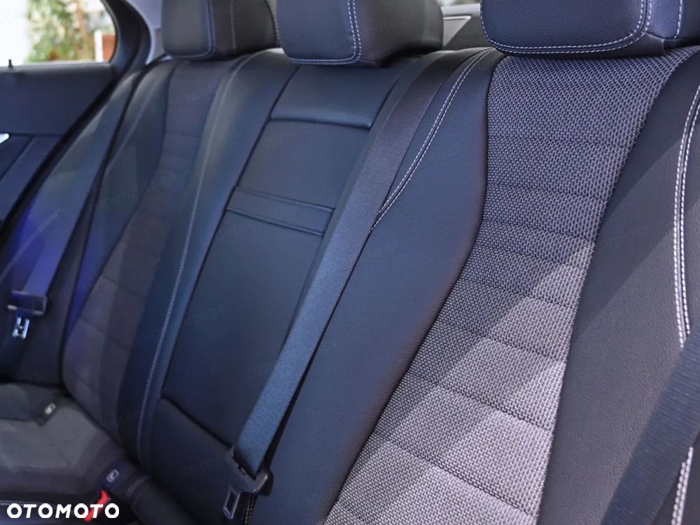 Mercedes-Benz Klasa E 220 d 4-Matic - 10